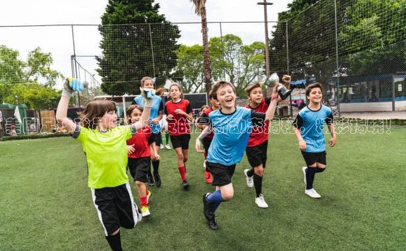 凯发K8娱乐官网入口百度百聘美国足球球员超模女友的最新动态揭秘，精彩揭晓！